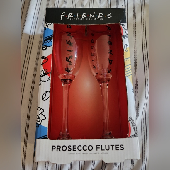 Friends prosecco champagne flutes - Picture 1 of 3